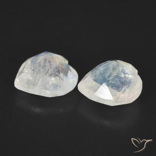 Shop natural 1.31ct 青みがかったホワイト レインボームーンストーン gems, 心臓, from アメリカ at GemSelect. In stock, global shipping!