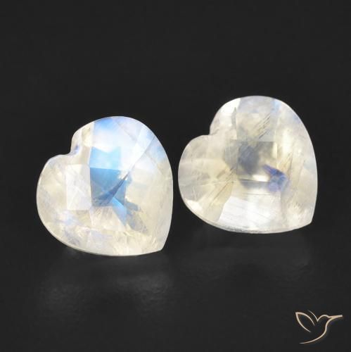 Shop natural 1.48ct 青みがかったホワイト レインボームーンストーン gems, 心臓, from アメリカ at GemSelect. In stock, global shipping!