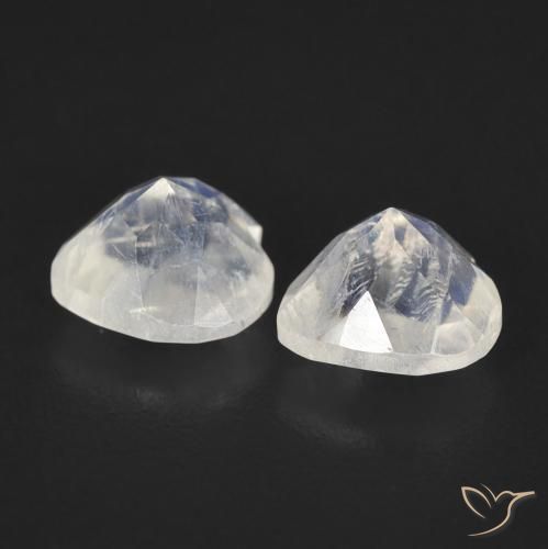 Shop natural 1.48ct 青みがかったホワイト レインボームーンストーン gems, 心臓, from アメリカ at GemSelect. In stock, global shipping!