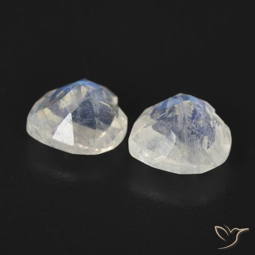 Shop natural 1.40ct 青みがかったホワイト レインボームーンストーン gems, 心臓, from アメリカ at GemSelect. In stock, global shipping!