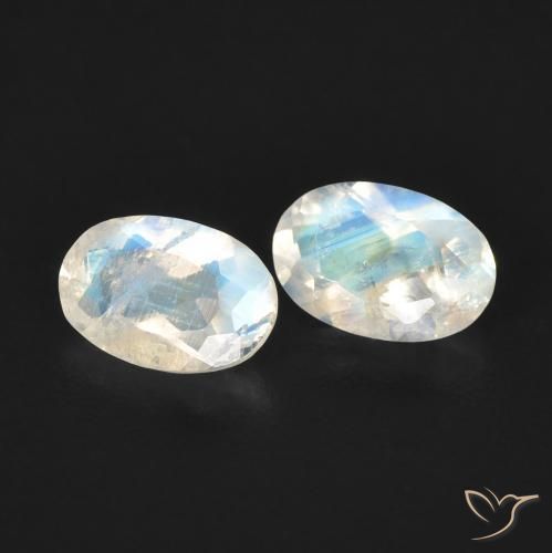 Shop natural 0.87ct 青みがかったホワイト レインボームーンストーン gems, 楕円形, from アメリカ at GemSelect. In stock, global shipping!