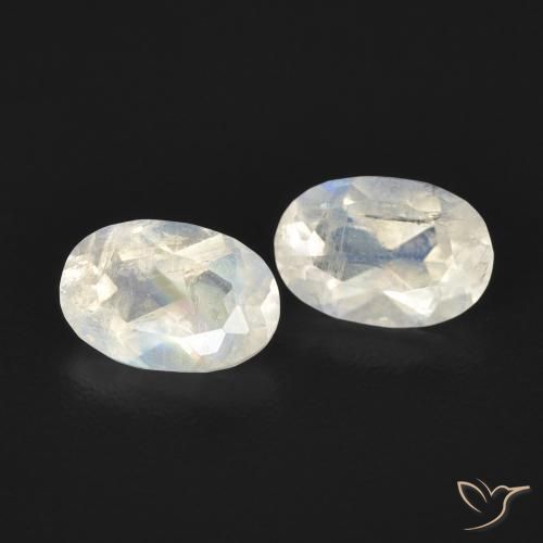 Shop natural 0.94ct 青みがかったホワイト レインボームーンストーン gems, 楕円形, from アメリカ at GemSelect. In stock, global shipping!