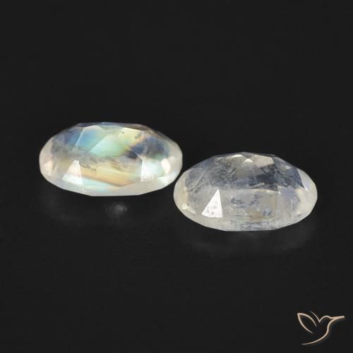 Shop natural 0.94ct 青みがかったホワイト レインボームーンストーン gems, 楕円形, from アメリカ at GemSelect. In stock, global shipping!