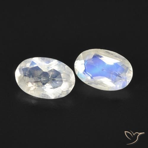Shop natural 0.73ct 青みがかったホワイト レインボームーンストーン gems, 楕円形, from アメリカ at GemSelect. In stock, global shipping!