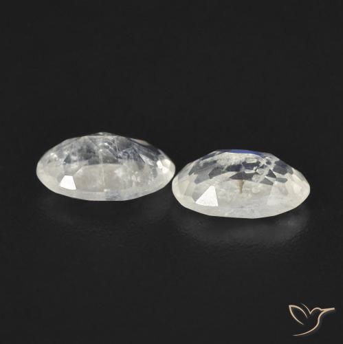 Shop natural 0.73ct 青みがかったホワイト レインボームーンストーン gems, 楕円形, from アメリカ at GemSelect. In stock, global shipping!