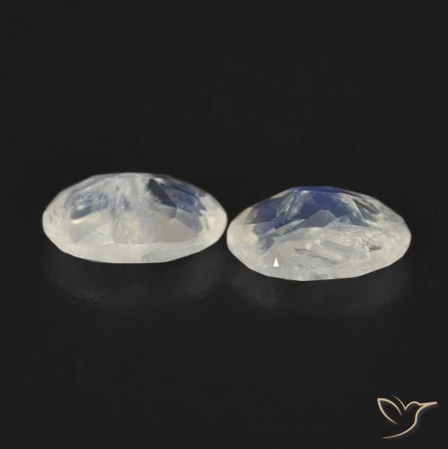 Shop natural 0.76ct 青みがかったホワイト レインボームーンストーン gems, 楕円形, from アメリカ at GemSelect. In stock, global shipping!
