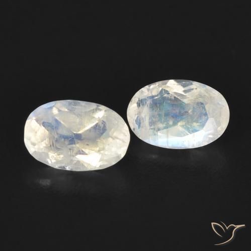 Shop natural 0.88ct 青みがかったホワイト レインボームーンストーン gems, 楕円形, from アメリカ at GemSelect. In stock, global shipping!