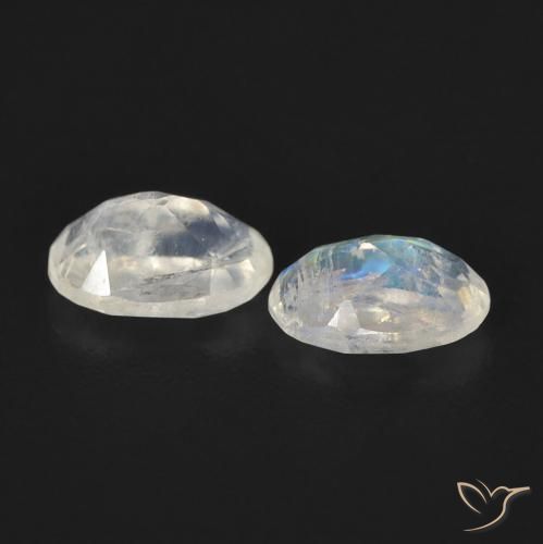 Shop natural 0.88ct 青みがかったホワイト レインボームーンストーン gems, 楕円形, from アメリカ at GemSelect. In stock, global shipping!