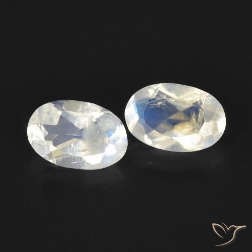 Shop natural 0.77ct 青みがかったホワイト レインボームーンストーン gems, 楕円形, from アメリカ at GemSelect. In stock, global shipping!