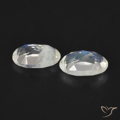 Shop natural 0.77ct 青みがかったホワイト レインボームーンストーン gems, 楕円形, from アメリカ at GemSelect. In stock, global shipping!