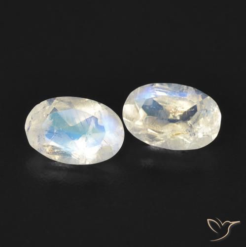 Shop natural 0.80ct 青みがかったホワイト レインボームーンストーン gems, 楕円形, from アメリカ at GemSelect. In stock, global shipping!