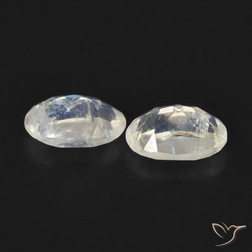 Shop natural 0.80ct 青みがかったホワイト レインボームーンストーン gems, 楕円形, from アメリカ at GemSelect. In stock, global shipping!