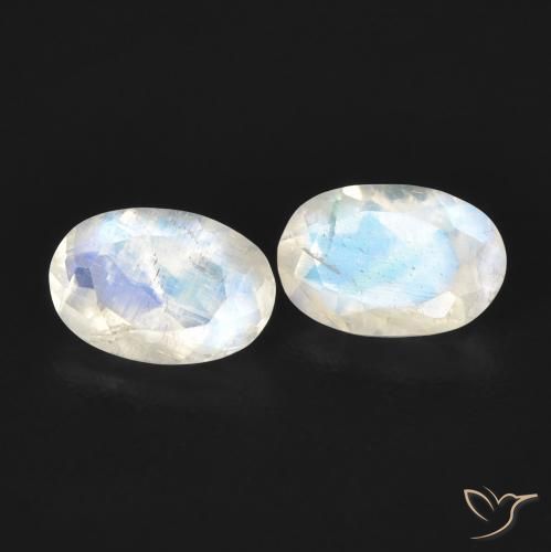 Shop natural 0.85ct 青みがかったホワイト レインボームーンストーン gems, 楕円形, from アメリカ at GemSelect. In stock, global shipping!