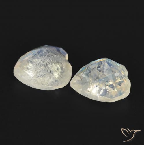 Shop natural 1.45ct 青みがかったホワイト レインボームーンストーン gems, 心臓, from アメリカ at GemSelect. In stock, global shipping!