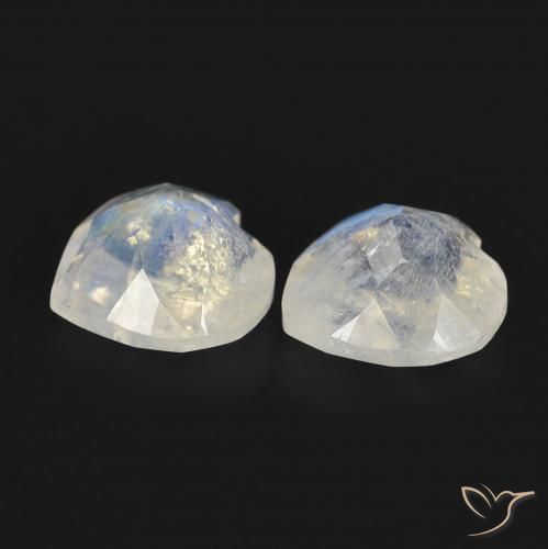 Shop natural 1.32ct 青みがかったホワイト レインボームーンストーン gems, 心臓, from アメリカ at GemSelect. In stock, global shipping!