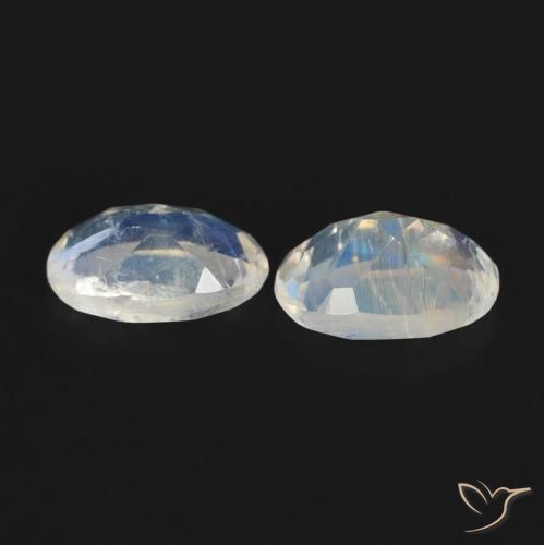 Shop natural 0.83ct 青みがかったホワイト レインボームーンストーン gems, 楕円形, from アメリカ at GemSelect. In stock, global shipping!