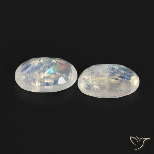 Shop natural 0.94ct 青みがかったホワイト レインボームーンストーン gems, 楕円形, from アメリカ at GemSelect. In stock, global shipping!