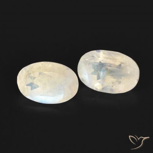 Shop natural 1.03ct 青みがかったホワイト レインボームーンストーン gems, 楕円形, from アメリカ at GemSelect. In stock, global shipping!