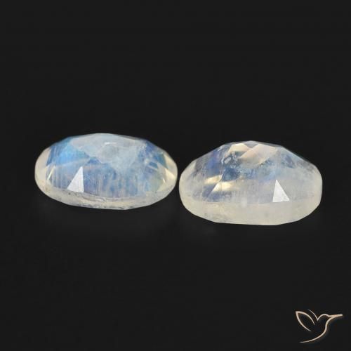 Shop natural 1.03ct 青みがかったホワイト レインボームーンストーン gems, 楕円形, from アメリカ at GemSelect. In stock, global shipping!
