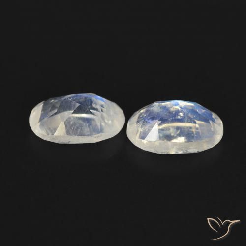 Shop natural 0.80ct 青みがかったホワイト レインボームーンストーン gems, 楕円形, from アメリカ at GemSelect. In stock, global shipping!