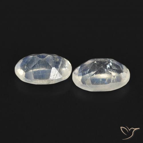 Shop natural 0.90ct 青みがかったホワイト レインボームーンストーン gems, 楕円形, from アメリカ at GemSelect. In stock, global shipping!