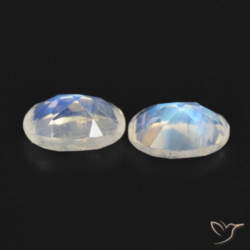 Shop natural 1.00ct 青みがかったホワイト レインボームーンストーン gems, 楕円形, from アメリカ at GemSelect. In stock, global shipping!