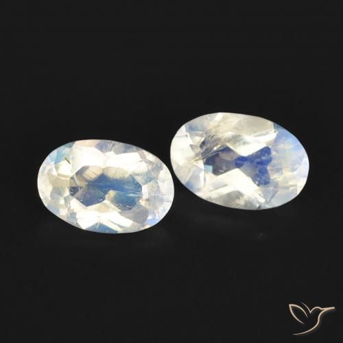 Shop natural 0.89ct 青みがかったホワイト レインボームーンストーン gems, 楕円形, from アメリカ at GemSelect. In stock, global shipping!