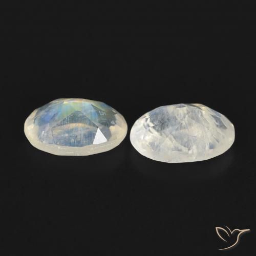 Shop natural 0.91ct 青みがかったホワイト レインボームーンストーン gems, 楕円形, from アメリカ at GemSelect. In stock, global shipping!