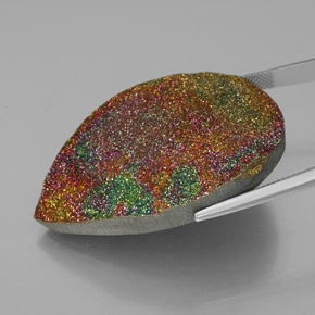 81.18カラットの天然マルチカラーレインボーパイライト、洋梨の形、オペーク