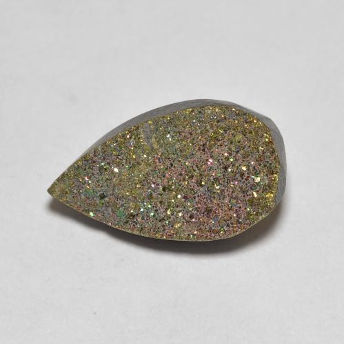 3.64カラットの天然マルチカラーレインボーパイライト（13.9×8.1 mm・洋梨の形）