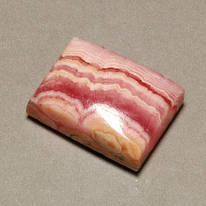 16.08カラットの天然マルチローズピンクロードクロサイト（16.4×12.3 mm・バゲット）