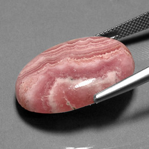 29.59カラットの天然マルチカラーロードクロサイト、オーバルカット、オペーク