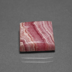 10.68カラットの天然マルチカラーロードクロサイト（12.4×11.7 mm・四角）