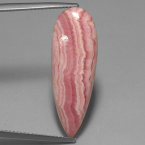 14.24カラットの天然マルチローズピンクロードクロサイト（28.9×10.5 mm・洋梨の形）