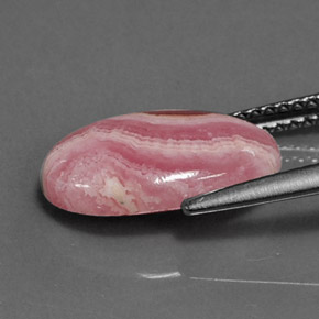 4.19カラットの天然マルチカラーロードクロサイト、オーバルカット、オペーク