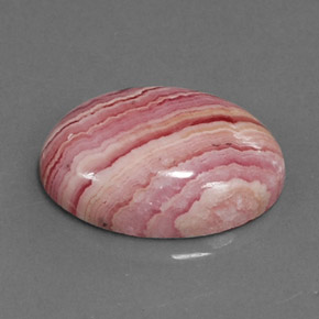 6.80カラットの天然マルチカラーロードクロサイト、オーバルカット、オペーク