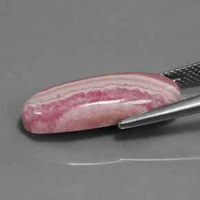 11.04カラットの天然マルチローズピンクロードクロサイト、オーバルカット、オペーク