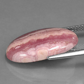 10.26カラットの天然マルチカラーロードクロサイト、オーバルカット、オペーク