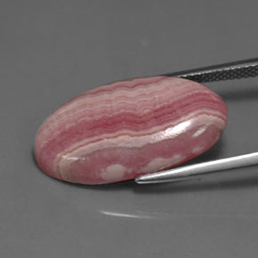 13.76カラットの天然マルチローズピンクロードクロサイト（22.9×12.6 mm・オーバルカット）