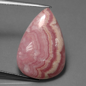 15.92カラットの天然マルチローズピンクロードクロサイト（23.1×15.8 mm・洋梨の形）