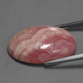 16.89カラットの天然マルチローズピンクロードクロサイト（21×14 mm・オーバルカット）