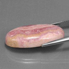 25.79カラットの天然マルチカラーロードクロサイト、オーバルカット、オペーク