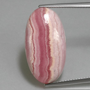 18.47カラットの天然マルチローズピンクロードクロサイト（24.4×13.3 mm・オーバルカット）