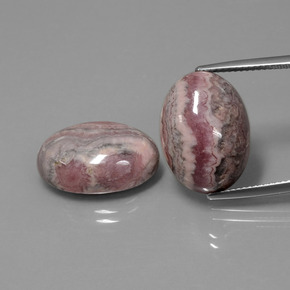 カラットの天然マルチカラーロードクロサイト（18.2×13.2 mm・オーバルカット）