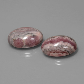 カラットの天然マルチカラーロードクロサイト（18.2×13.2 mm・オーバルカット）