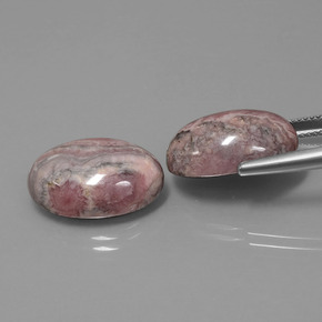 カラットの天然マルチカラーロードクロサイト（18.2×13.2 mm・オーバルカット）