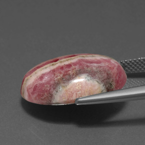 17.79カラットの天然マルチカラーロードクロサイト、オーバルカット、オペーク