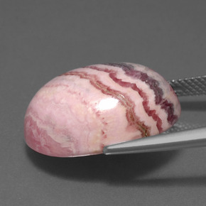 23.72カラットの天然マルチカラーロードクロサイト（20.2×15.3 mm・オーバルカット）