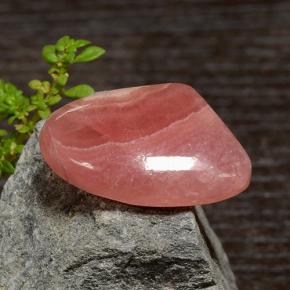 24.73カラットの天然マルチカラーロードクロサイト、ファンシーシェイプ、半透明