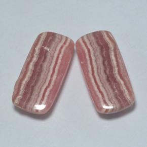 19.80カラットの天然マルチカラーロードクロサイト（19.7×9.3 mm・クッションカット）